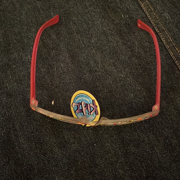 Child’s sunglasses - Picture 2 of 2